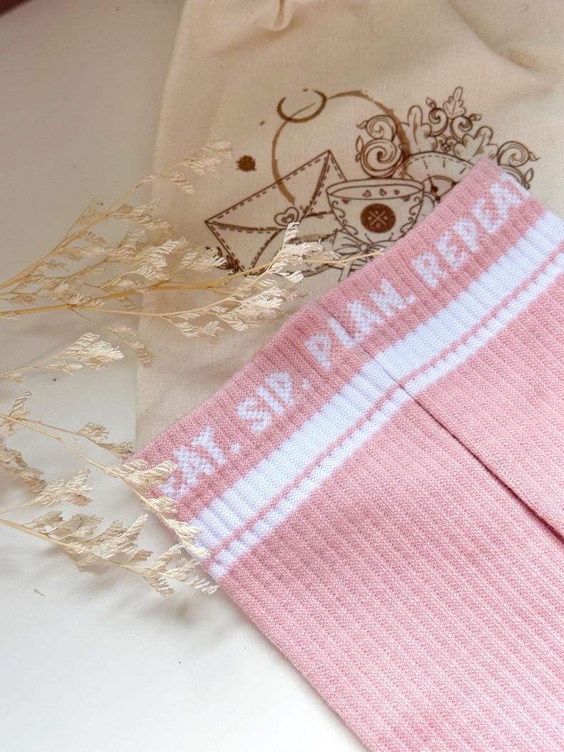 Gorgeous Girl Gift Set – Floral Mirror, Bag Hook & Pink Socks
